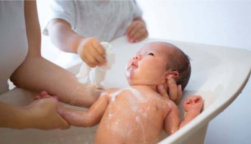 Bebeğin Banyosu İçin Kaç Kişi Gerekli?