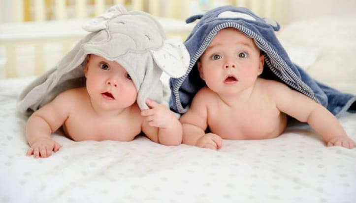 İkiz Bebek Fotoğrafları